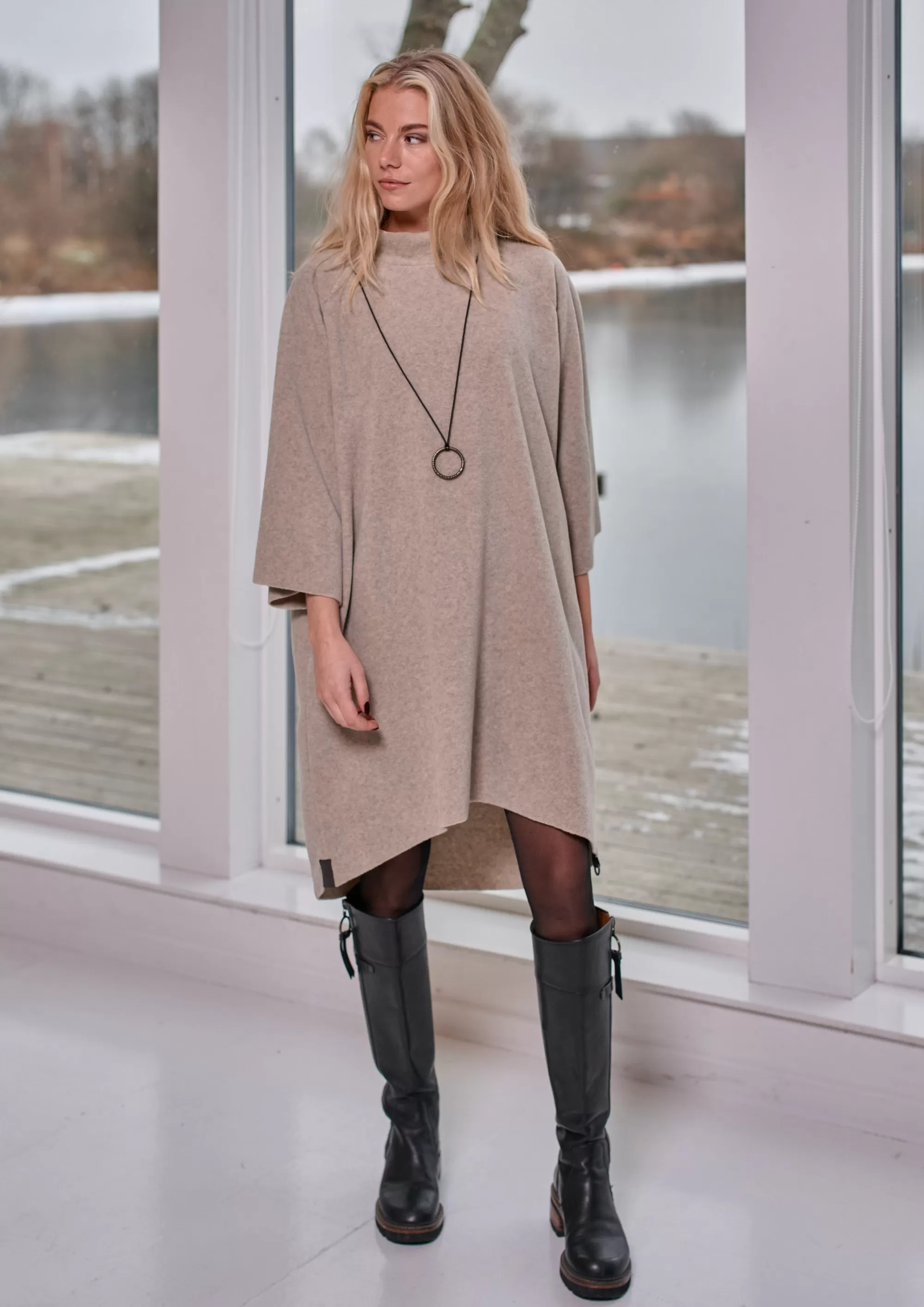 Henriette Steffensen Copenhagen KLEID MIT HOHEM HALS | 3243 SAND Fashion