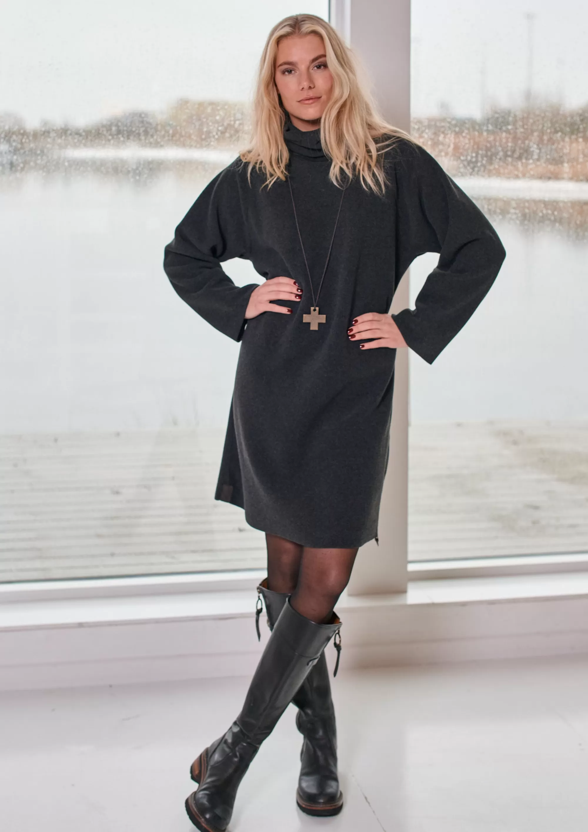 Henriette Steffensen Copenhagen KLEID MIT HOHEM HALS | 3246 SOFT BLACK Outlet